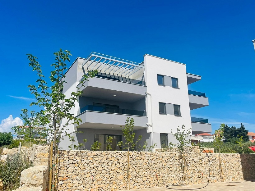 3-izb.apartmán s veľkou terasou, výhľadom na more/Chorvátsko