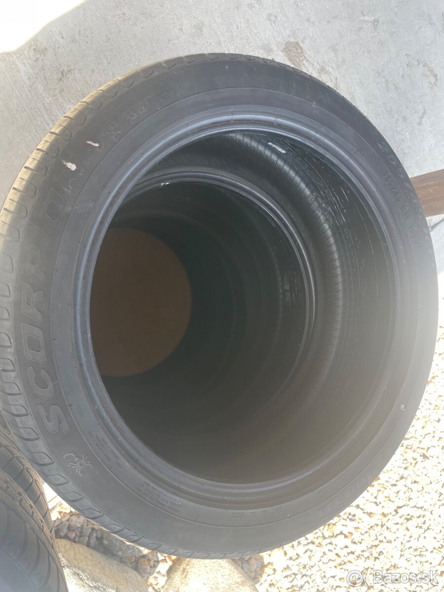 255/45 R19