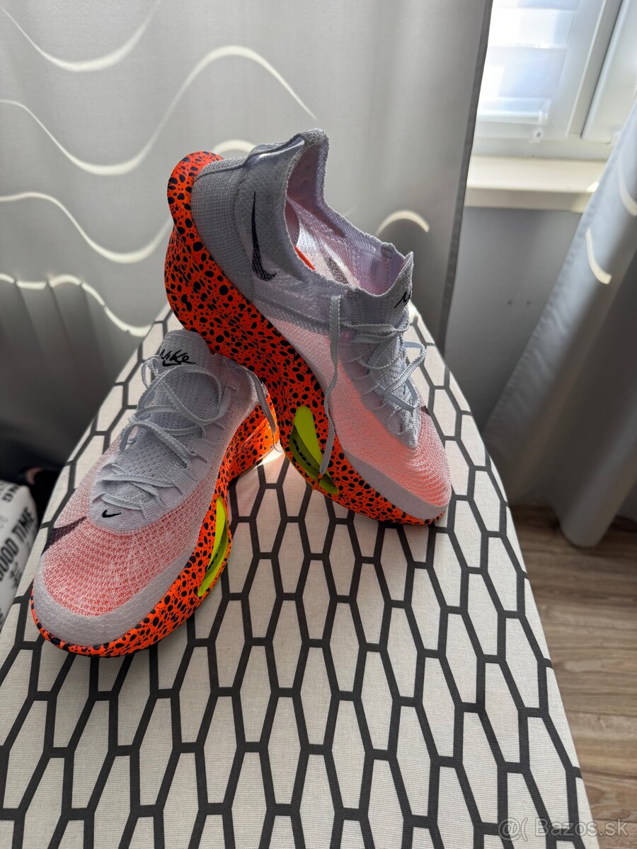 bežecké tenisky alphafly 3 a Adidas adizero Prime X 2 Strung
