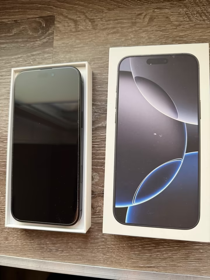 iPhone 16 Pro 128 GB čierny titán + ochranné sklo + kryt