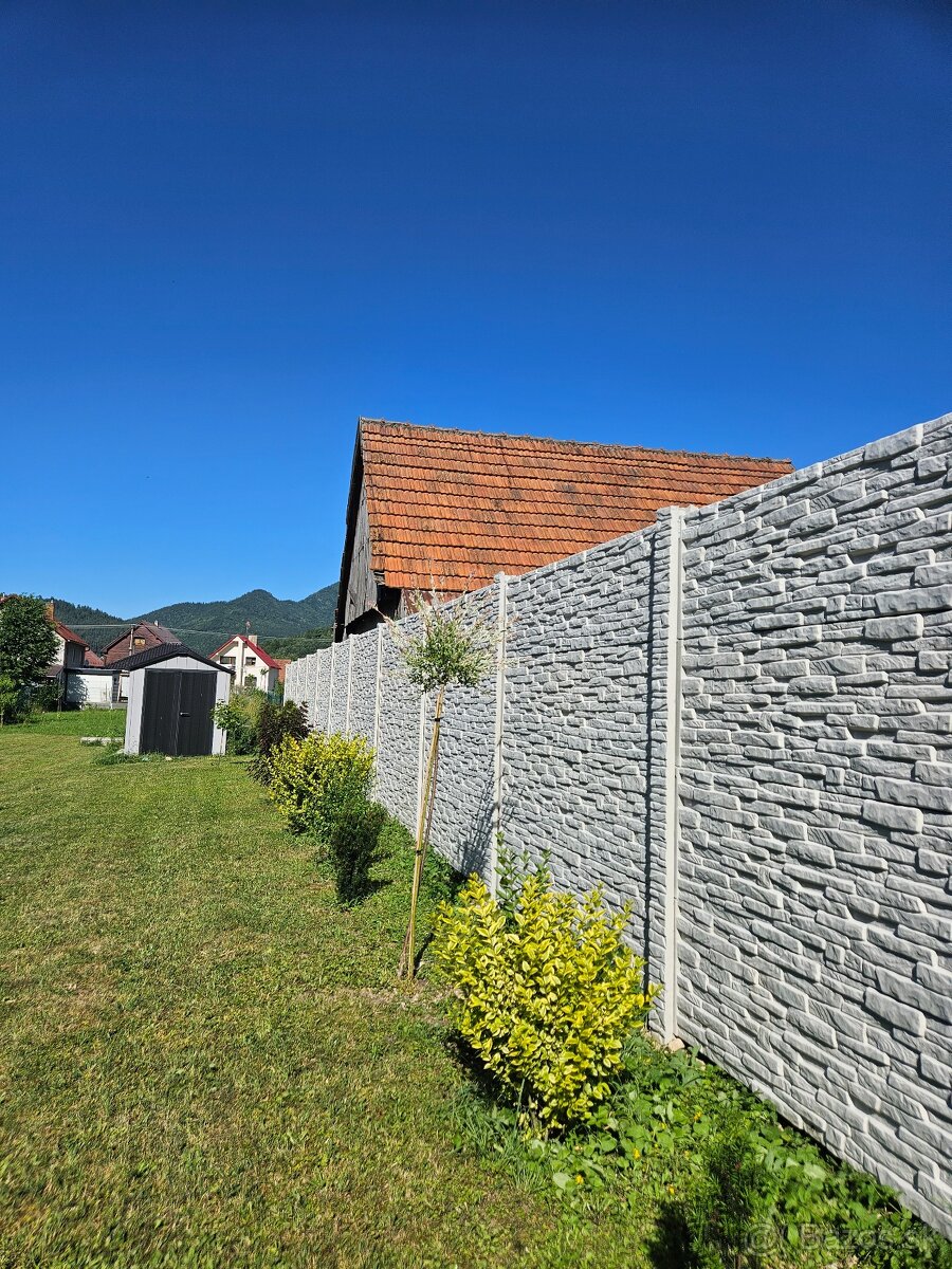 Betonovy plot