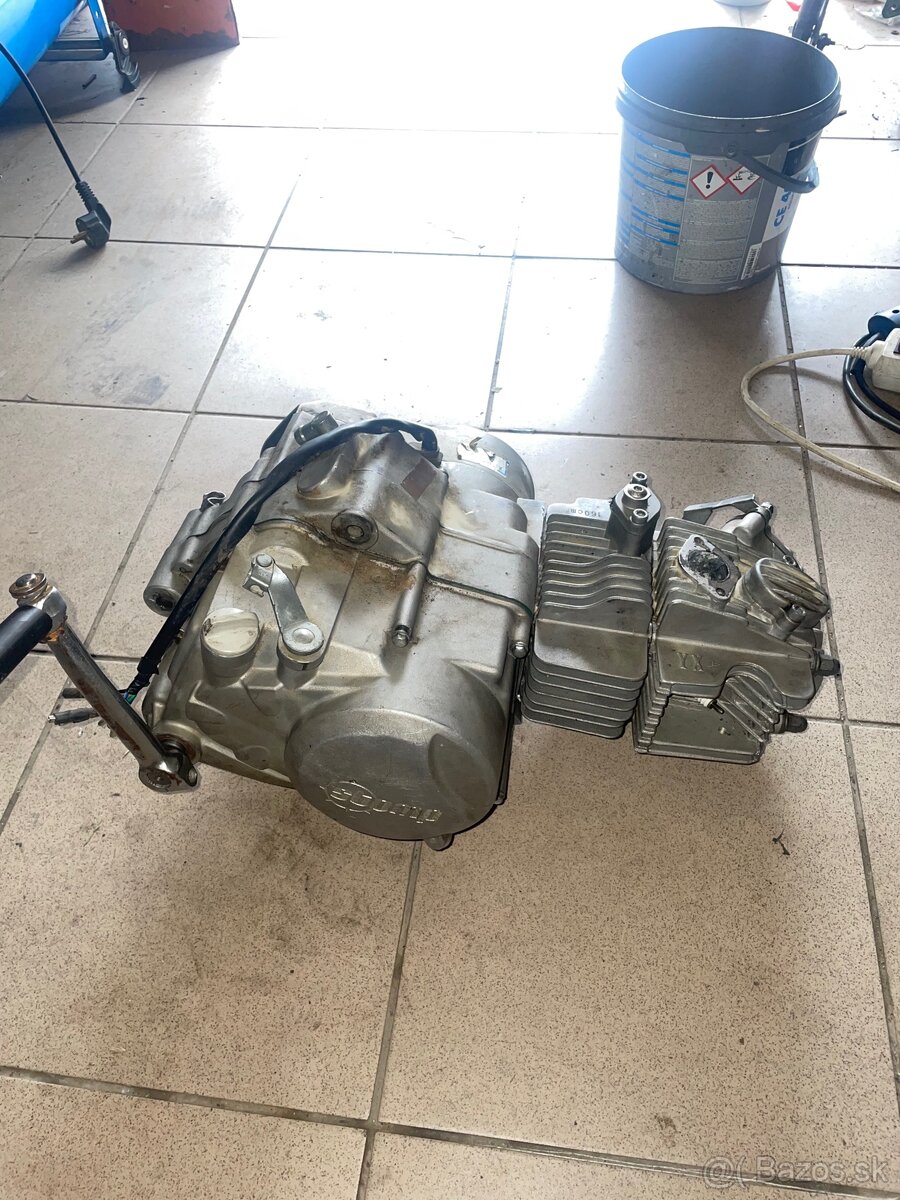Stomp 160cm3 motor