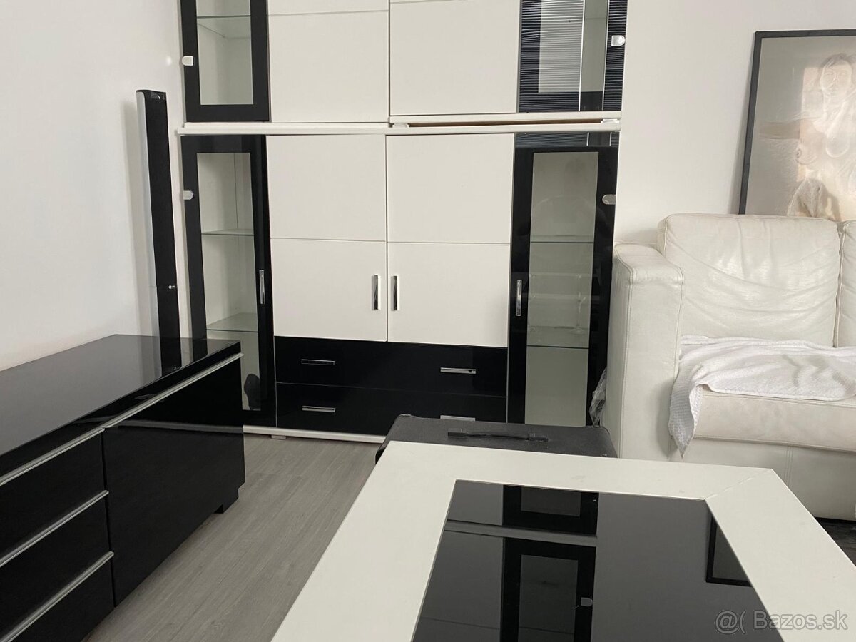 Obývacia zostava - skrine s led podsvietením