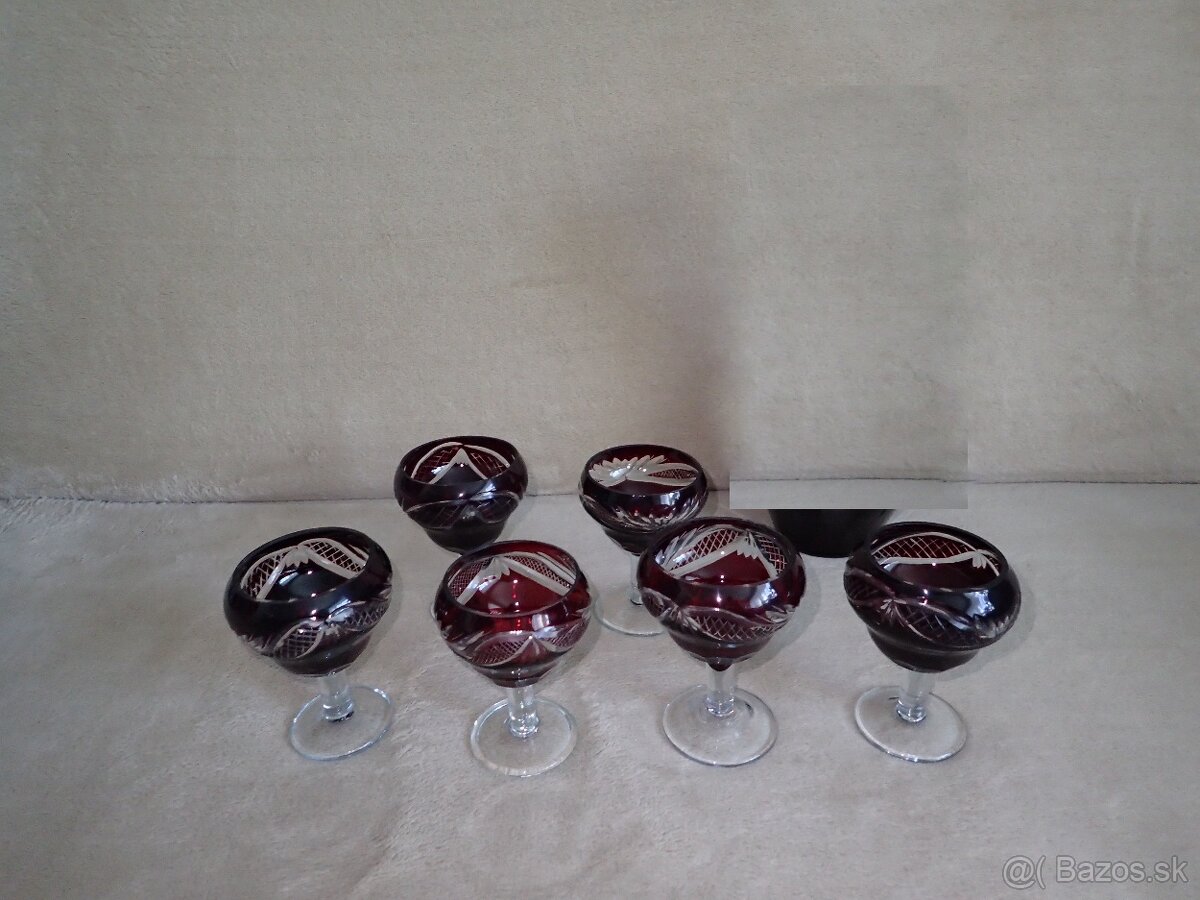 Rubínové sklo poháre cca 9cm