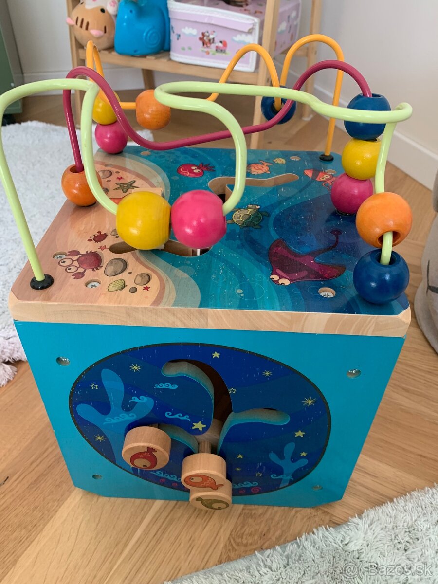 Interaktívna drevena kocka