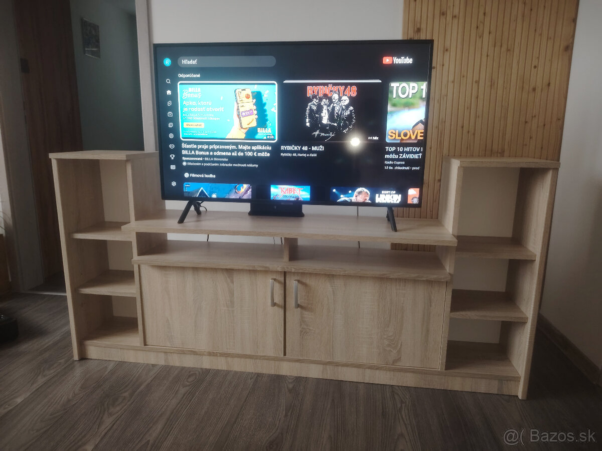 Stolík pod TV