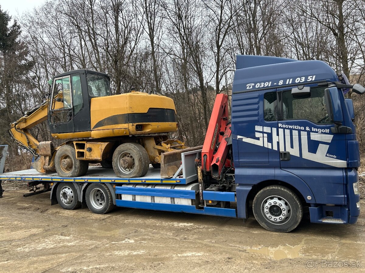 Odtahovy špeciál s hydraulickou rukou