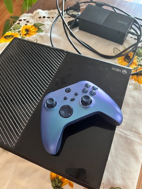 Predám X BOX One s hrami