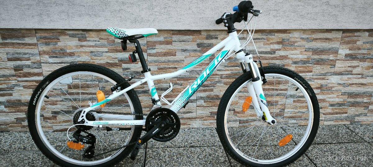 Rock Machine Catherine 24"