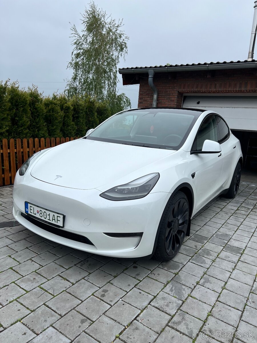 Tesla Y Performance 2022, 526 koní