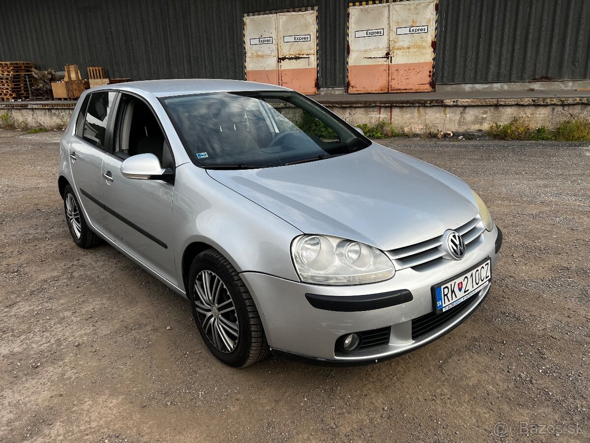 Predam volkswagen golf V 1.9 tdi