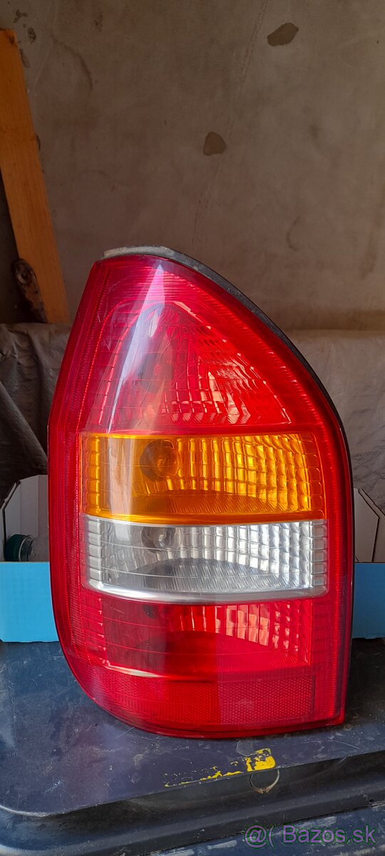 Opel zafira A zadné.Ľ svetlo.