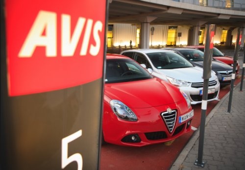 Brigáda agent v autopožičovni AVIS - študent VŠ