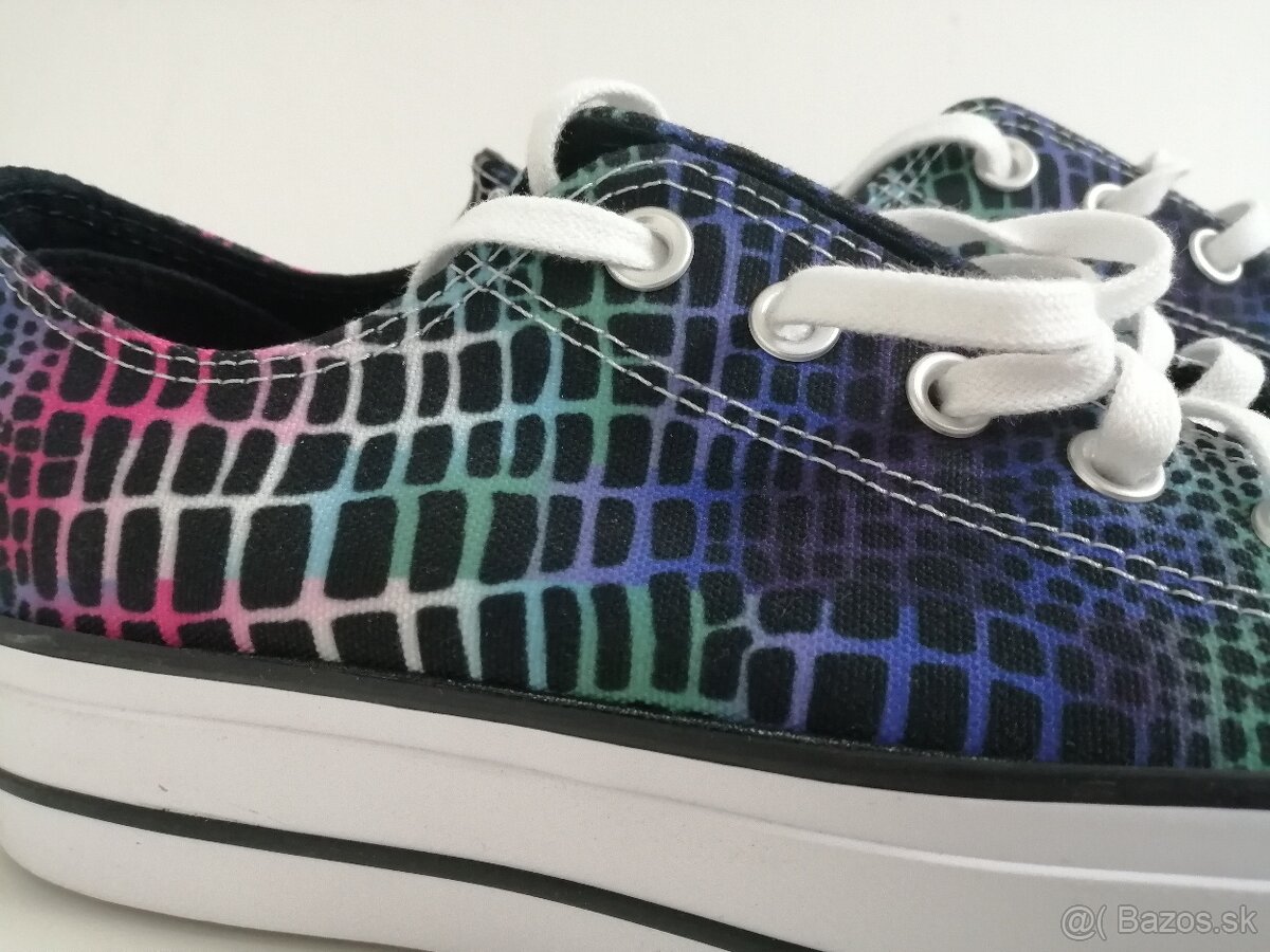 CONVERSE farebné
