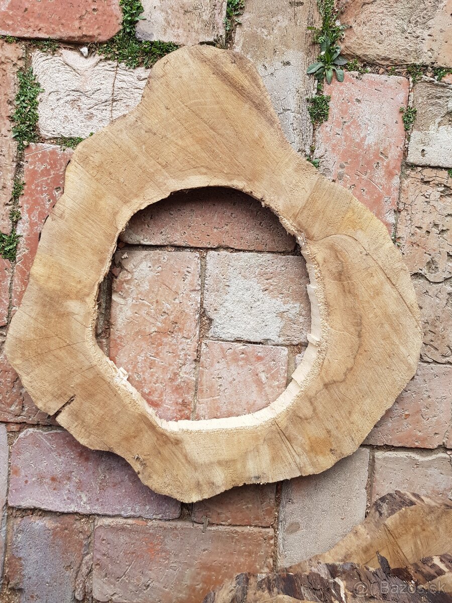 Orechové fošne a pláty kmeňa na výrobu epoxidového nábytku