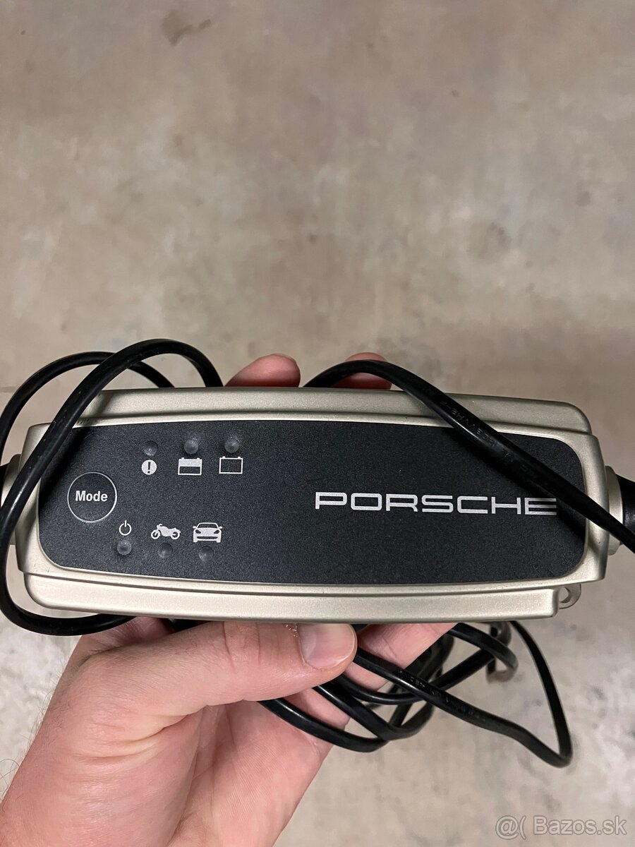 Porsche zapalovač autonabíjačka 12V litium/olovo