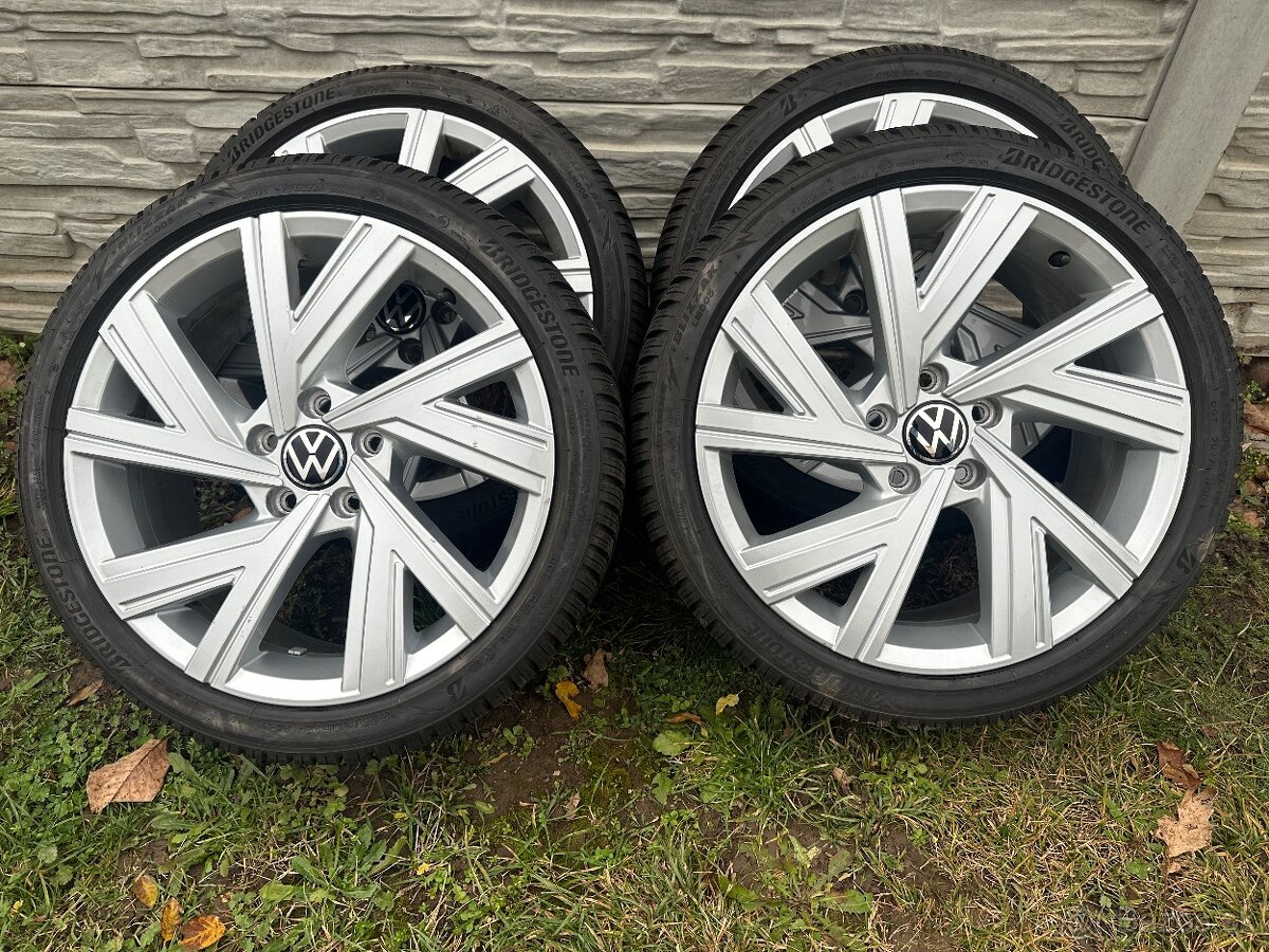 Volkswagen Golf 8 zimná sada R18 Bergamo