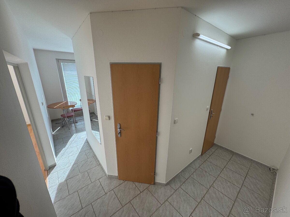 Inzerát Prenajmem 1-izbovy byt Stred - Povazska Bystrica