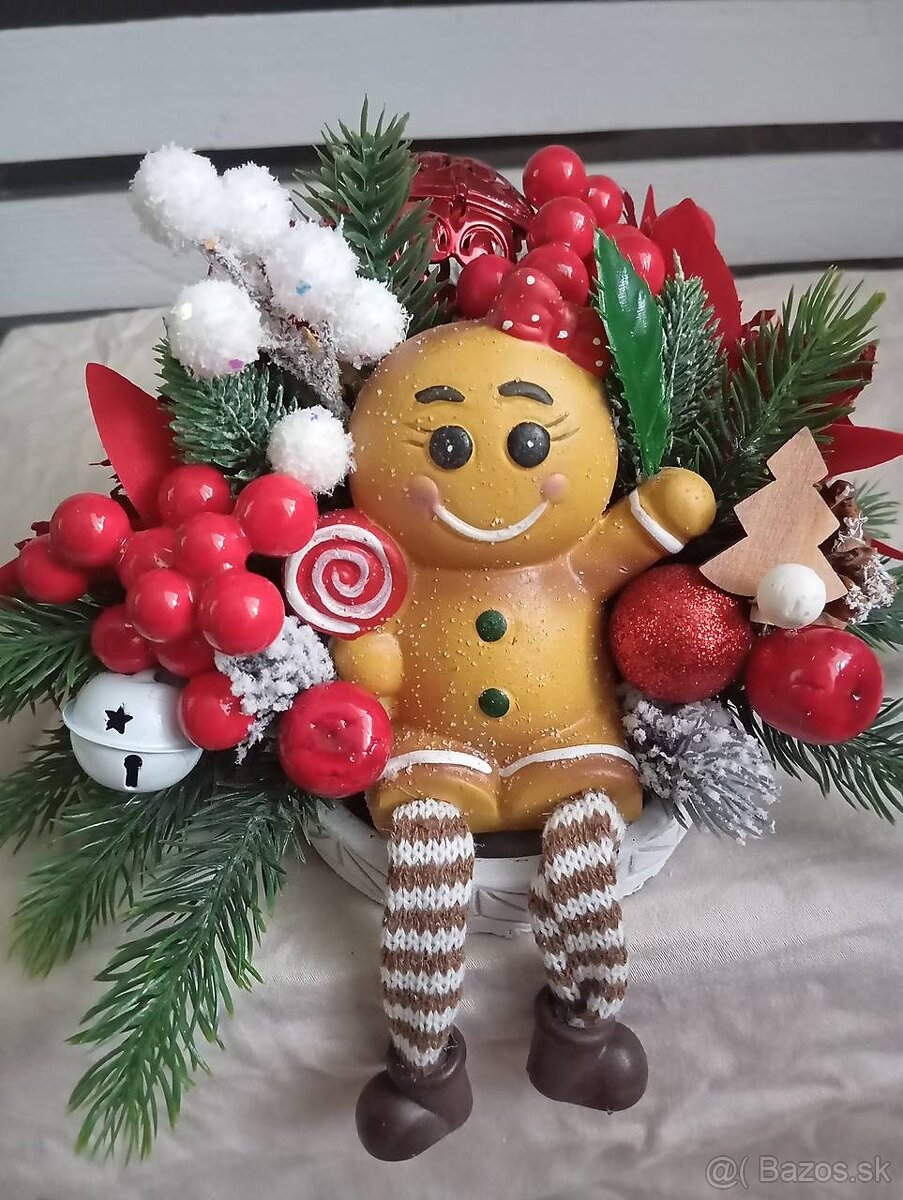 Vianočná dekorácia s perníčkovým panáčikom