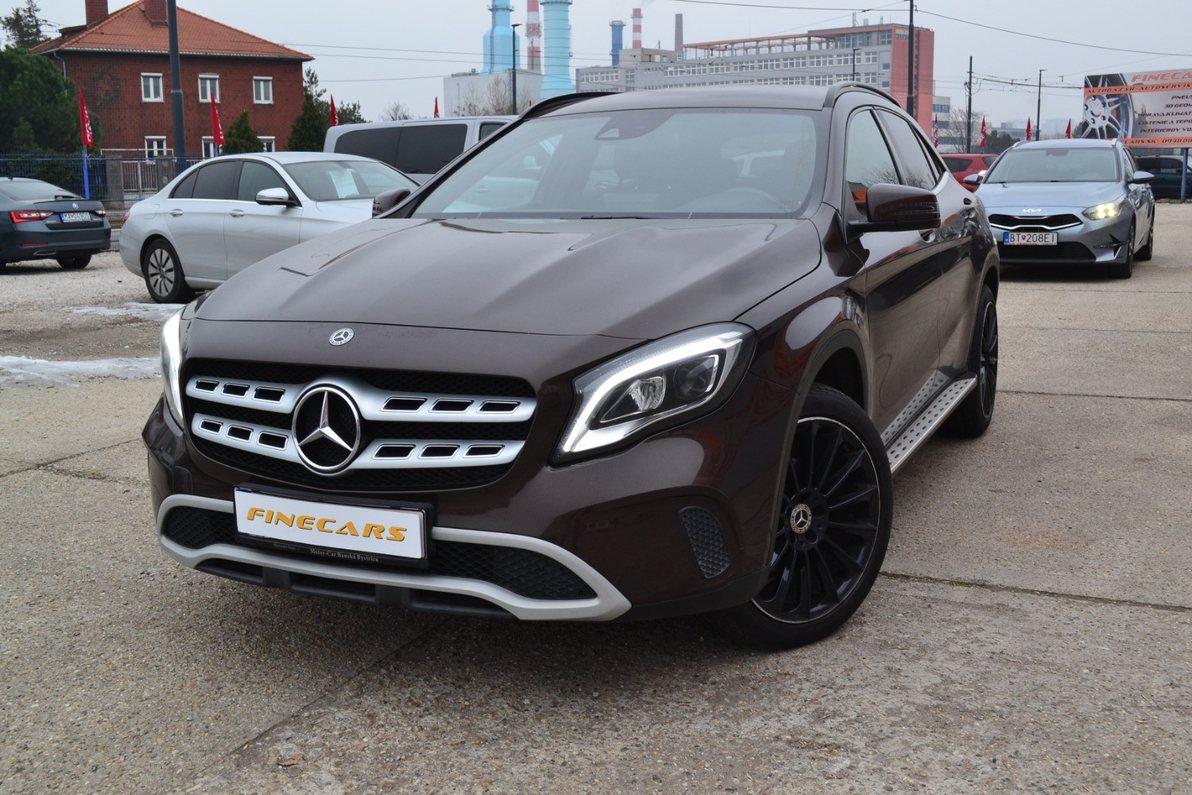 Mercedes-Benz GLA 200d A/T