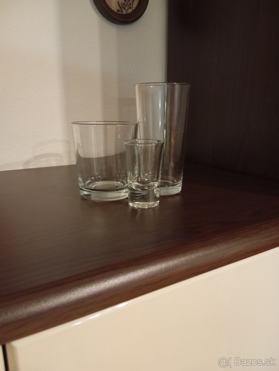 sklenené poháre