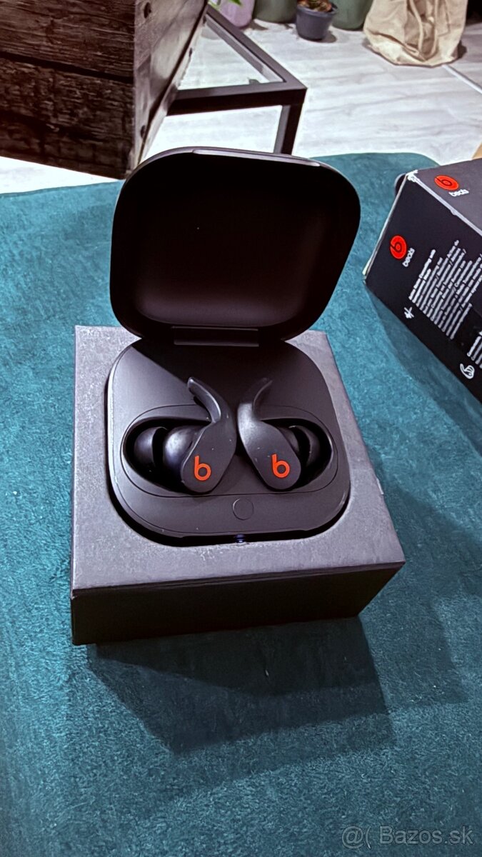 Beats Fit Pro cierne