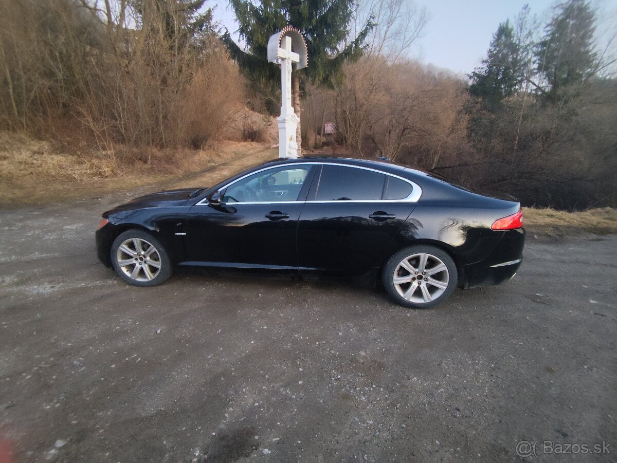 Jaguár XF