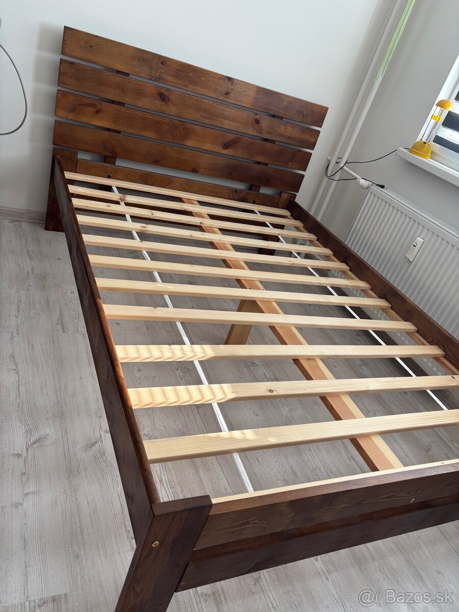 Posteľ s roštom 140x200cm