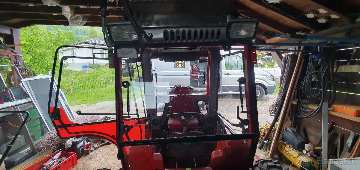 Antonio Carraro TTR 4400 HST - sklo