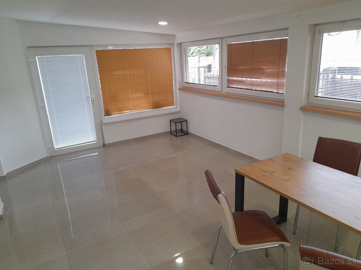 Prenájom 3 izbový byt 65m2,Centrum PD,cca 50m od Bojnickej c