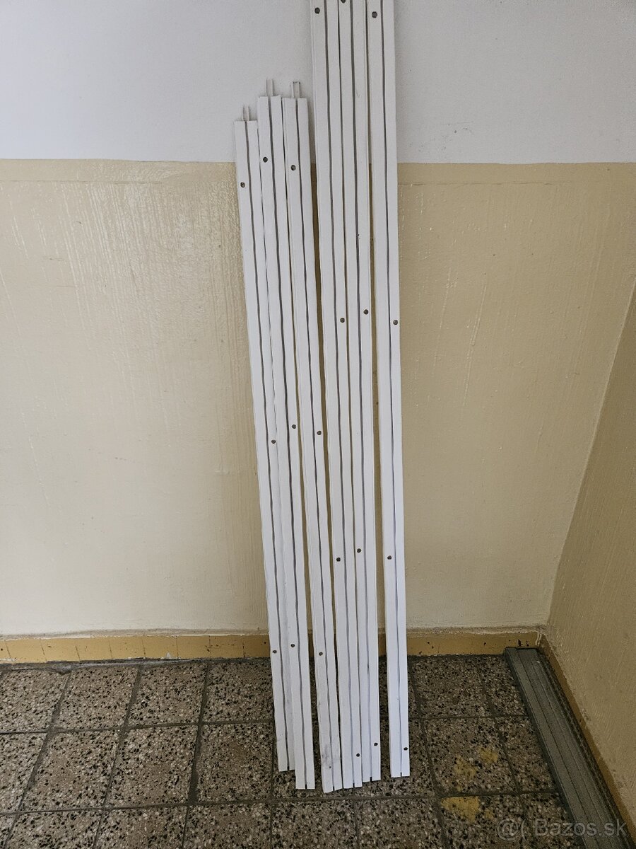 Garniže, plastové koľajničky