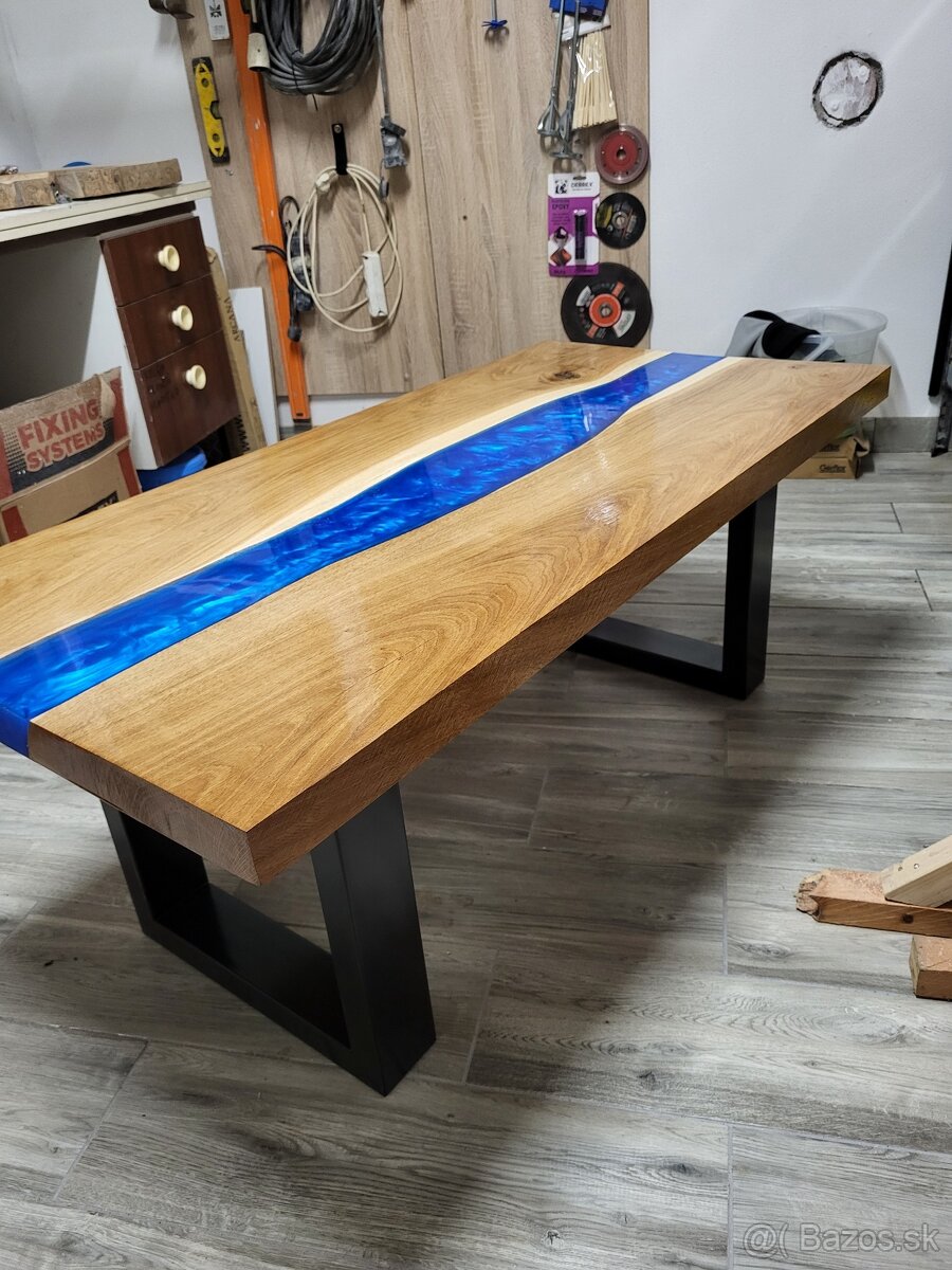 Epoxidovy stol