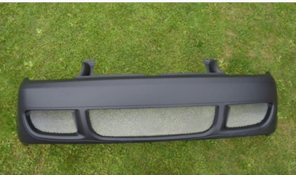 Predny R32 naraznik pre Golf 4