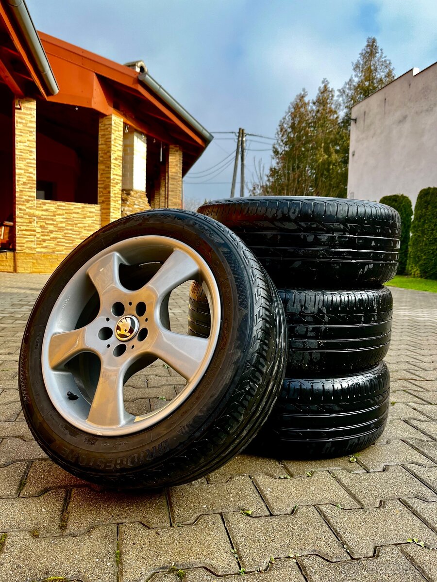 Predám letné pneu s diskami 205/55 R16 - Škoda