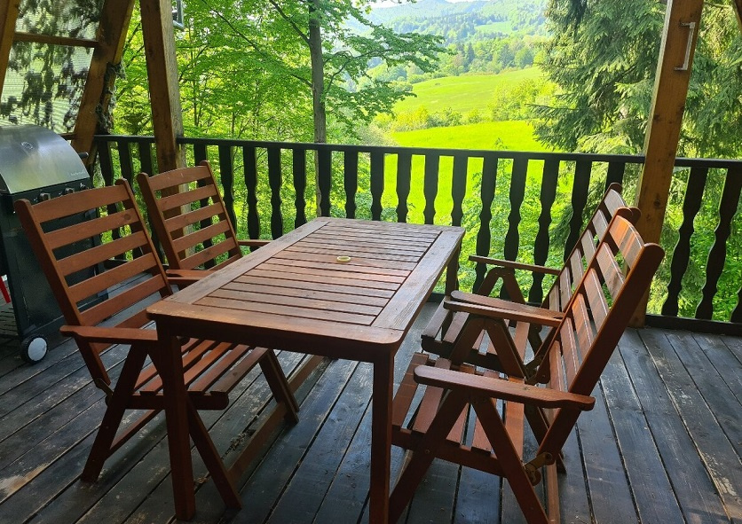 Predaj chaty s pozemkom 2 793 m2, pri B.Bystrici po rekonšt.
