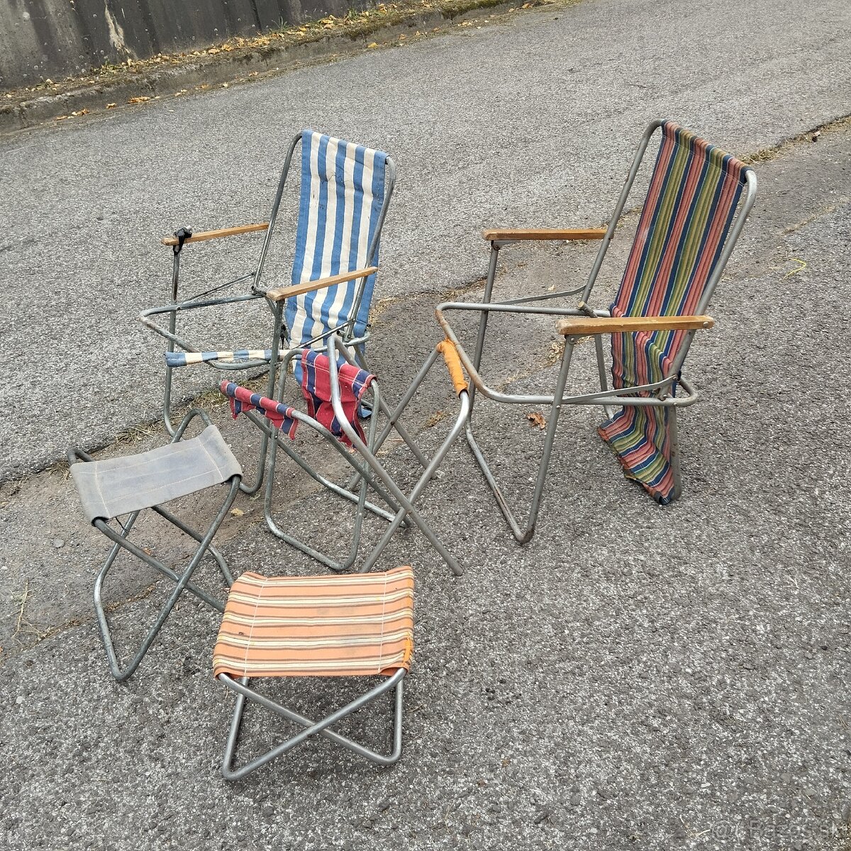 Retro stoličky na renováciu,všetky spolu za 9 eur