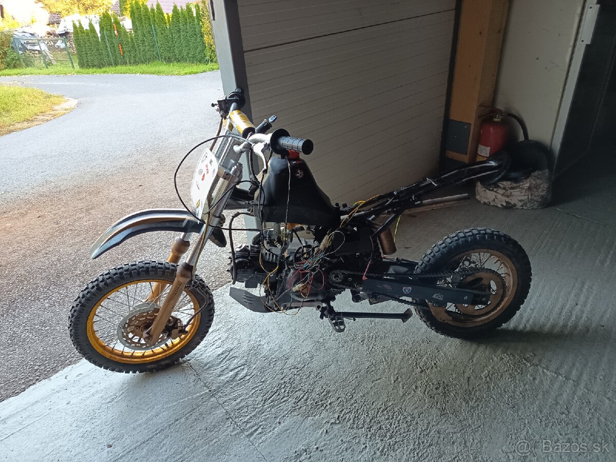 Pit bike