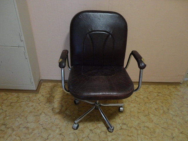 Kancelárska Stolička - kožená