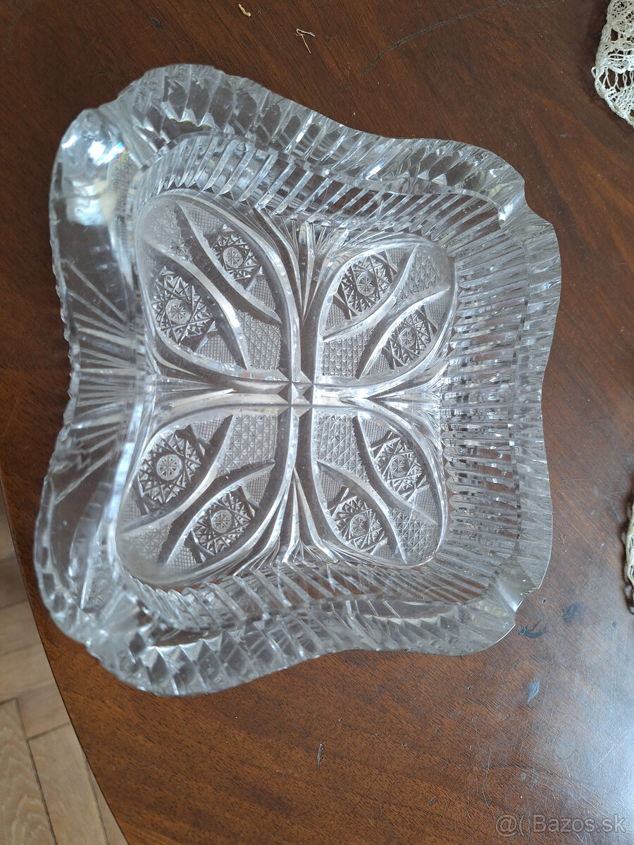 Predám rôzne predmety zo skla a keramiku