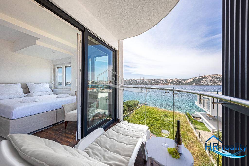 Krásny apartmán v Starej Novalji, 2 rada od mora