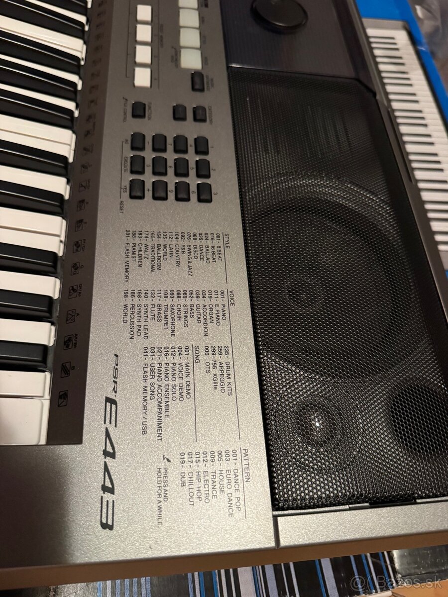 Yamaha PSR-E443 – výborný stav, málo používaný