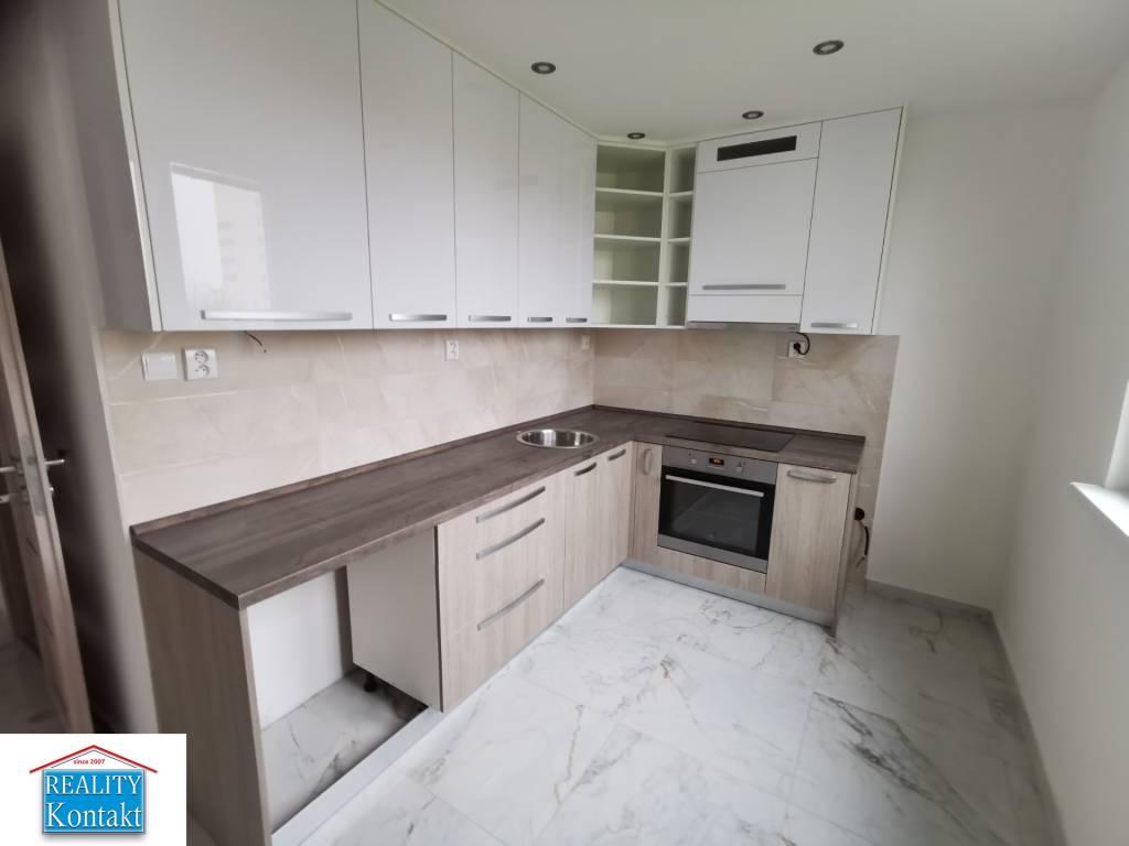 Ponúkame na prenájom 2 izbový byt v Nových Zámkoch