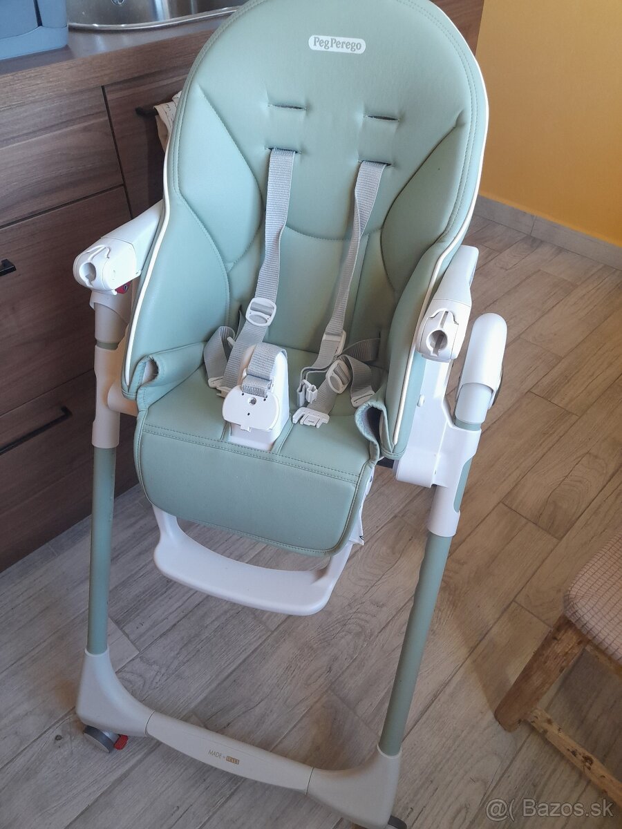 Stolička na kŕmenie Peg perego prima pappa follow me