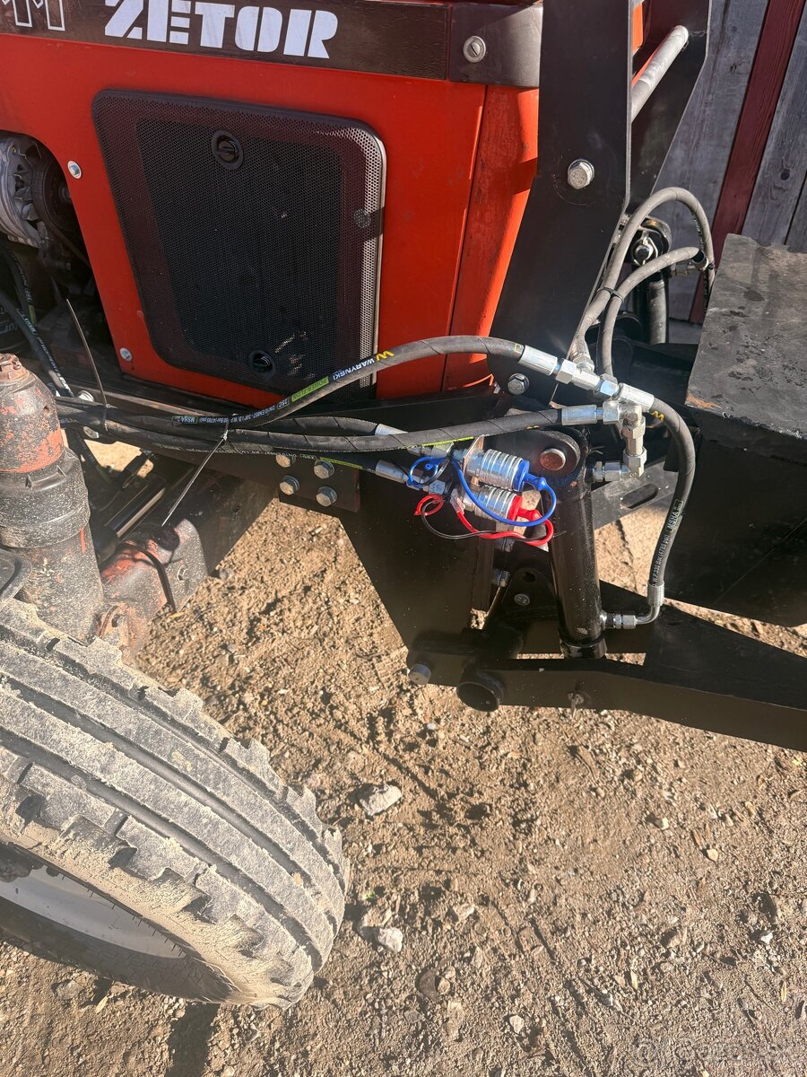 Predná čelná hydraulika