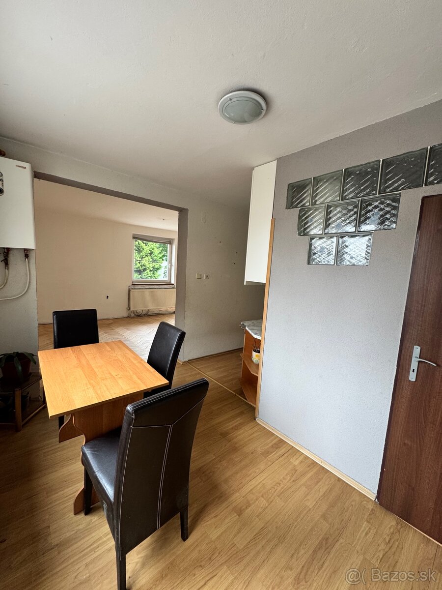 PREDAJ 3 - IZBOVÝ TEHLOVÝ BYT BLÍZKO CENTRA MESTA