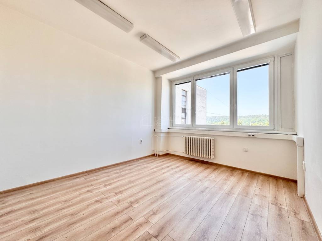 Dáme do prenájmu kanceláriu 14 m2 Bytčická cesta Žilina