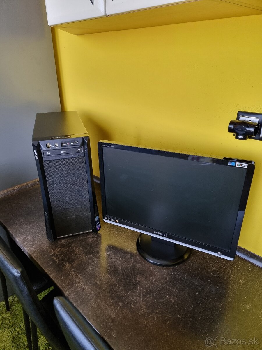 Stolný Počítač + monitor
