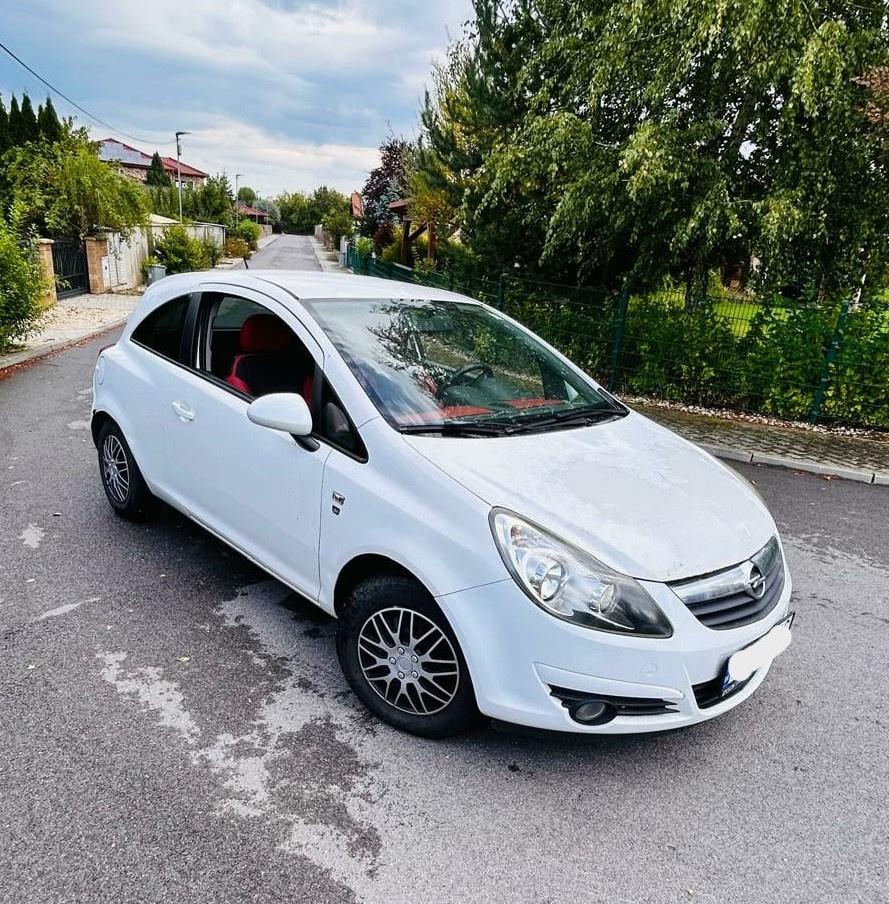 OPEL CORSA so zabudovaným nosičom na bicykle