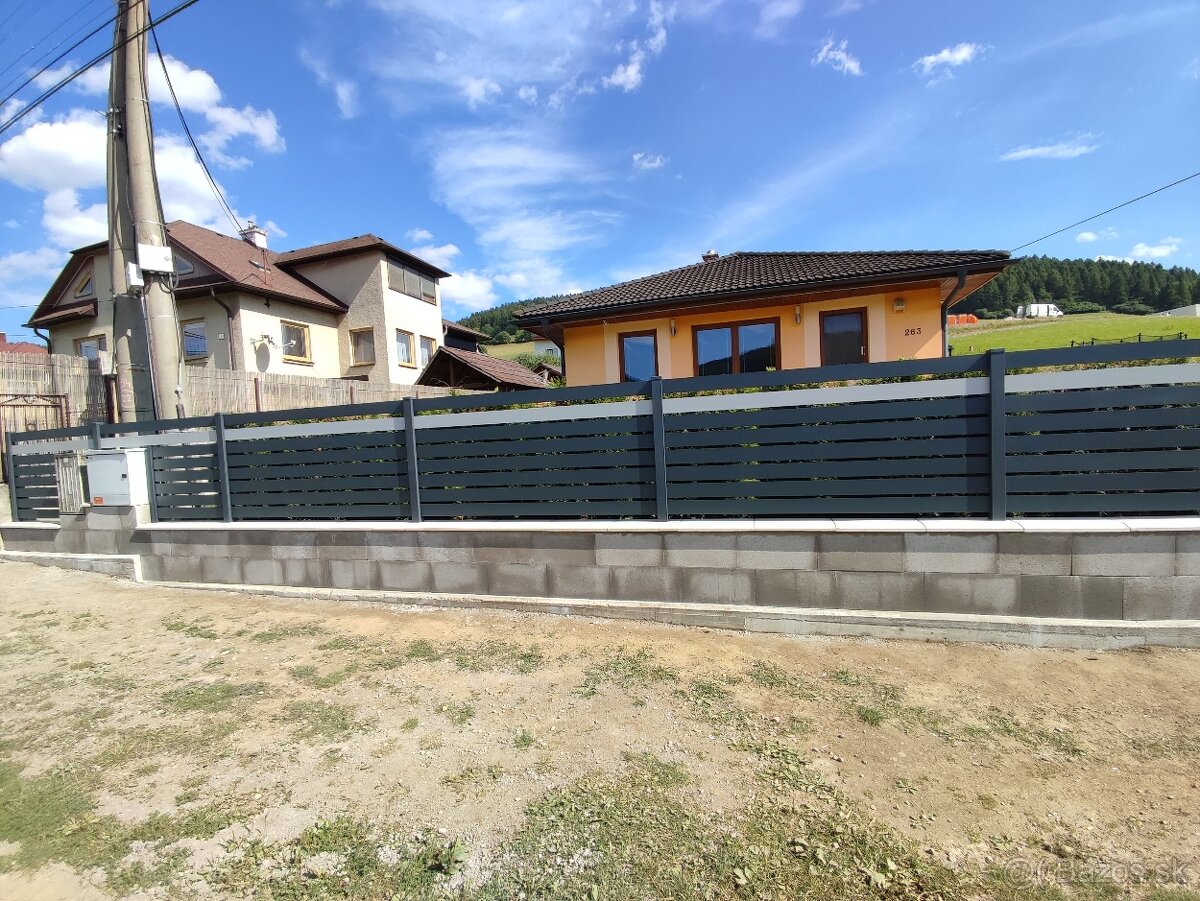 Montáž plotov.