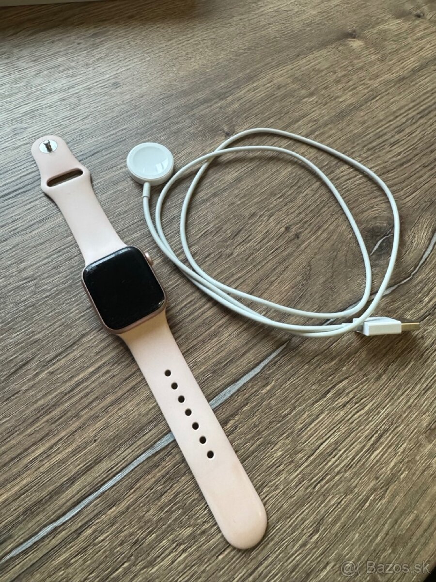 Predám Apple Watch Series 5 GPS